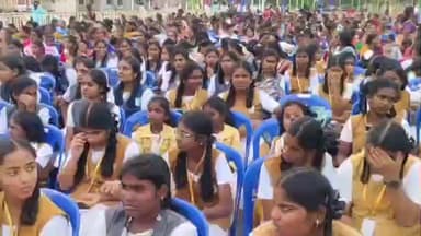 திருப்பத்தூர்: ஆசிரியர்கள், பணியாளர்களுக்கு தங்க நாணயம் – மலேசியா சுற்றுலா பரிசு வழங்கிய பள்ளி தாளாளர்
