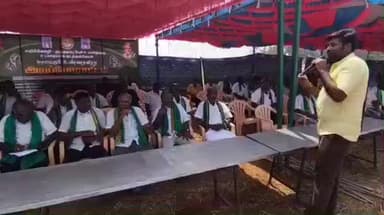 அவிநாசி: பழங்கரையில்  பல்வேறு கோரிக்கைகளை வலியுறுத்தி தமிழக விவசாயிகள் பாதுகாப்பு சங்கம் சார்பில் உண்ணாவிரத போராட்டம் நடைபெற்றது