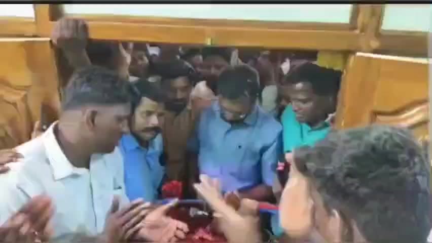 மரக்காணம்: நடுக்குப்பம் கிராமத்தில் விசிக நிர்வாகி இல்ல திறப்பு  விழாவில் கலந்து கொண்ட விடுதலை சிறுத்தைகள் கட்சித் தலைவர் திருமாவளவன்