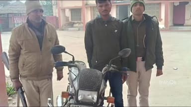 बनकटवा: पुलिस ने चोरी के एक मोटरसाइकिल के साथ एक चोर को किया गिरफ्तार, चिरैया से हुई थी चोरी