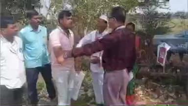 रिसोड: शेतरस्ता देण्याची मागणी करणाऱ्या शेतकऱ्याला नायब तहसीलदारांचा अजब सल्ला, शेतकरी संतापले