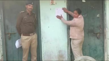 मनीगाछी: इश्तिहार वारंटी अभियुक्त के घर न्यायालय का नोटिस चिपकाया गया, मनिगाछी थाना की कार्रवाई