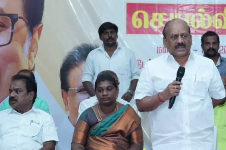 தாம்பரம்: தாம்பரத்தில் திமுக சார்பில் நடைபெற்ற செயல்வீரர்கள் கூட்டத்தில் அமைச்சர் தா.மோ.அன்பரசன் ஆலோசனைகள் வழங்கினார்
