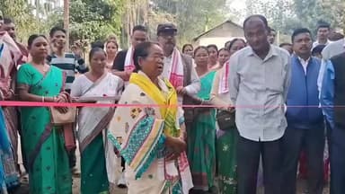 দাংতল ৰাজহ চক্ৰ: বাজিতপাৰাত লোকনিৰ্মান বিভাগৰ পৰা আবণ্টিত পথৰ নিৰ্মান কামৰ শুভাৰম্ভ কৰে বিধায়িকা দীপ্তিময়ী চৌধুৰীয়ে