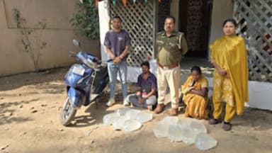 पिथौरा: पिथौरा आबकारी विभाग ने की बड़ी कार्रवाई, 65 लीटर अवैध महुआ शराब जब्त, दो आरोपी गिरफ्तार
