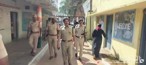 కల్వకుర్తి: కల్వకుర్తి మున్సిపాలిటీలో సమస్యాత్మక పోలింగ్ కేంద్రాలను పరిశీలించిన జిల్లా ఎస్పీ సంగ్రామ్ సింగ్ జి పాటిల్