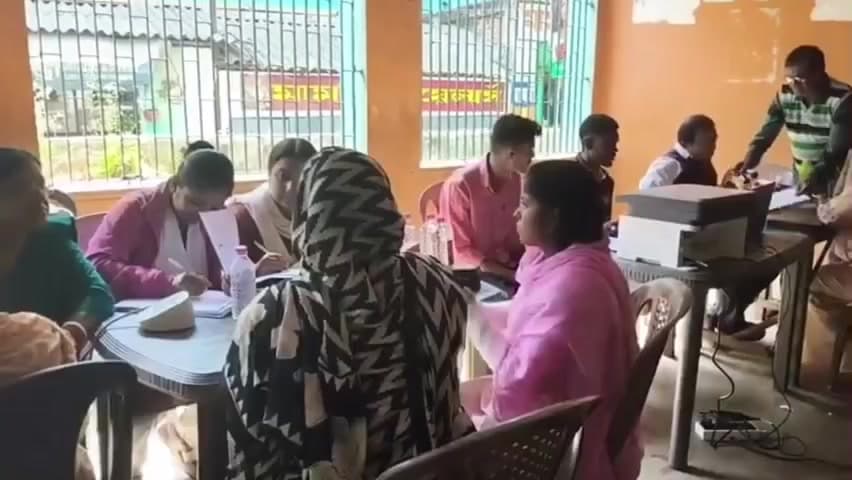 পাঁশকুড়া: পাঁশকুড়া গান্ধীপীঠ বিদ্যালয়ে ভ্রাম্যমান চিকিৎসা পাঁশকুড়া উপস্থিত পাশকুড়া শহর তৃণমূল কংগ্রেসের সভাপতি