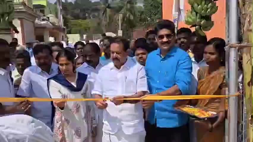 கண்டச்சிபுரம்: முகையூர் ஊராட்சியில்  நடைபாதையுடன் அமைக்கப்பட்ட குலத்தினை பொதுமக்களின் பயன்பாட்டிற்கு திறந்து வைத்தார் முன்னாள் அமைச்சர்