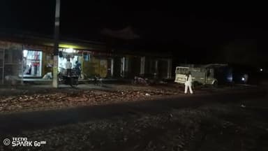 आलमसर दिनगढ जाने वाली गेर आबादी मुमकीन दूकाने है ये विडियो देहान से देखना जल्द से हमारी कार्रवाई करे तीन नोटिस आ चुके है