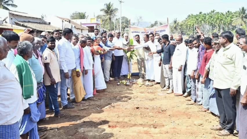 ಹೊಳಲ್ಕೆರೆ: ನಂದನ ಹೊಸೂರು ಗ್ರಾಮದಲ್ಲಿ ಆರೋಗ್ಯ ಮತ್ತು ಕ್ಷೇಮ ಕೇಂದ್ರದ ಕಟ್ಟಡ ನಿರ್ಮಾಣಕ್ಕೆ ಶಾಸಕ ಎಂ ಚಂದ್ರಪ್ಪ ಚಾಲನೆ