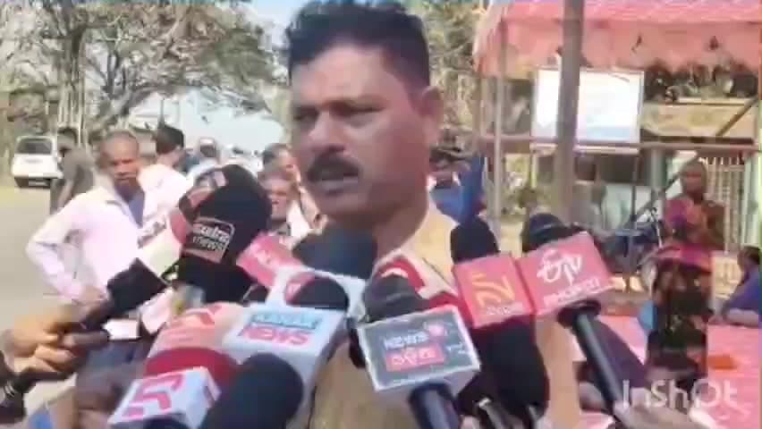 ବୋଲଗଡ: ବୋଲଗଡ଼ ବିଡ଼ିଓଙ୍କ ବିରୋଧରେ ଜନପ୍ରତିନିଧି ମାନଙ୍କ ବ୍ଲକ ସାମ୍ନାରେ ଧାରଣା ନେଇ ପତିକ୍ରିୟା ରଖିଲେ ବିଜେପି ପୂର୍ବତନ ମଣ୍ଡଳ ସଭାପତି