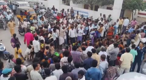 ఉరవకొండ: కొనకొండ్లలో తాగునీటి కోసం రోడ్డెక్కిన గ్రామస్తులు, స్తంభించిన ట్రాఫిక్