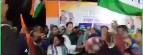 ভগবানগোলা ২: হরিরামপুর মোড়ে বিভিন্ন দল ছেড়ে তৃণমূল কংগ্রেসে যোগদান প্রায় 250টি পরিবারের
