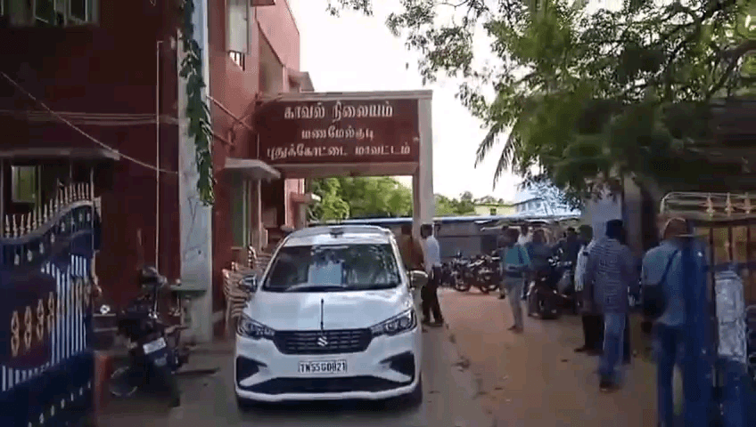 மணமேல்குடி: கிழக்கு கடற்கரை சாலையில் அரசு பேருந்து மோதியதில் 2 பேர் சம்பவ இடத்தில் பலி போக்குவரத்து பாதிப்பு காவல்துறை தீவிர விசாரணை