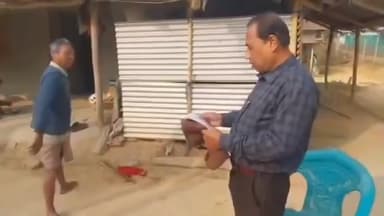 শান্তিরবাজার: ১২ ফেব্রুয়ারী দেশব্যাপী সাধারন ধর্মঘটের সমর্থনে শান্তিরবাজার বীরচন্দ্রমনু এডিসি ভিলেজে বাড়ী বাড়ী লিফলেট বন্টন করেন