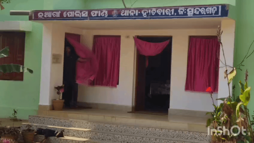 ବୀରମିତ୍ରପୁର: ନୂଆଗାଁ ପାଣ୍ଡି ଅନ୍ତର୍ଗତ ନୂଆଗାଁ ଗ୍ରାମପଞ୍ଚାୟତର ଅଞ୍ଚଳର ମାର୍କେଟରେ ଥିବା ଦୋକାନରେ ଲାଗିଲା ନିଆଁ