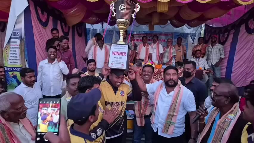 ପଟପୁର: ମୁଣ୍ଡମରେଇ ଠାରେ ଆୟୋଜିତ କ୍ରିକେଟ ଟୁର୍ଣ୍ଣାମେଣ୍ଟ, ଯୋଗଦେଲେ ସାନଖେମୁଣ୍ଡି ବିଧାୟକ