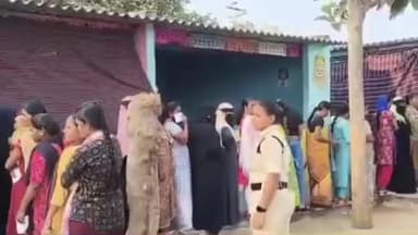 మిర్యాలగూడ: మిర్యాలగూడలో 
ప్రశాంతంగా కొనసాగుతున్న పొలింగ్