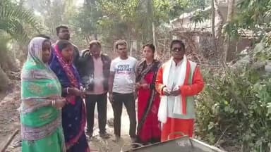 খেজুরি ২: বিকশিত খেজুরি গ্রাম পঞ্চায়েত গড়ার লক্ষ্যে ধোঁবাঘাটা বামনচক পূর্ব পল্লীতে ঢালাই রাস্তা নির্মাণের উদ্বোধনে প্রধান কালীপদ