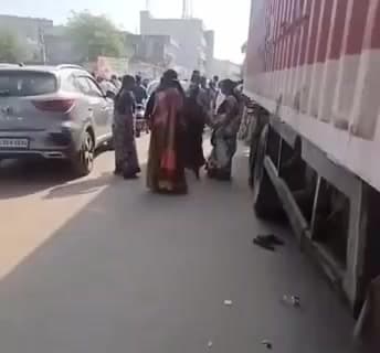 చేగుంట: నర్సాపూర్: ఓటు వేసే వరకే ఆటో... ఆ తర్వాత అడ్రస్ లేరు