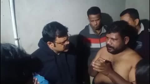 ବନ୍ତ: ବନ୍ତ ଅଗରପଡା ଥାନା ଆଡିଆ ରେ ଯାତ୍ରା ଚାଲୁଥିବା ବେଳେ ଘରେ ପଶି ଲୁଟ,ଉତ୍ତମ ମଧ୍ୟମ ଦେଇ ପୋଲିସକୁ ହସ୍ତାନ୍ତର କଲେ ଗ୍ରାମବାସୀ