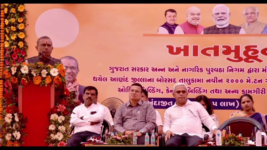 બોરસદ: બોરસદ ખાતે રૂ. ૯.૯૬ કરોડના ખર્ચે  વિકાસલક્ષી કામોનું ખાતમુહૂર્ત કરતાં અન્ન અને નાગરિક પુરવઠા મંત્રીશ્રી રમણભાઈ સોલંકી