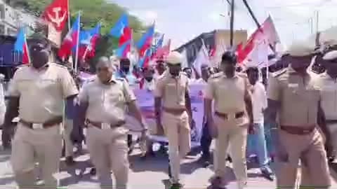 சிதம்பரம்: புவனகிரியில் மத்திய அரசை கண்டித்து அரசியல் கட்சியினர் மறியல் போராட்டம்