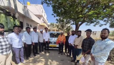 ಶಿರಹಟ್ಟಿ: ಪಟ್ಟಣದಲ್ಲಿ ತಂಡ ಅಭಿವೃದ್ಧಿ ನಿಗಮದಡಿ ವಾಹನ ಹಸ್ತಾಂತರ