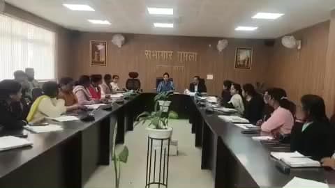 भरनो: उपायुक्त प्रेरणा दीक्षित की अध्यक्षता में जिला समाज कल्याण विभाग की योजनाओं की समीक्षा बैठक आयोजित