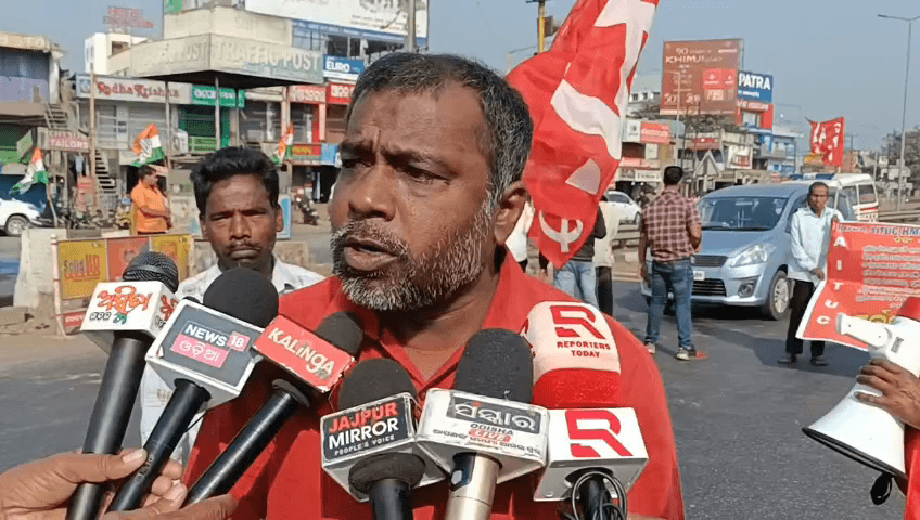 ବରୀ ରାମଚନ୍ଦ୍ରପୁର: ଚଣ୍ଡିଖୋଲ ଛକରେ ଭାରତ ବନ୍ଦର ପ୍ରଭାବକୁ ନେଇ ସୂଚନା ଦେଲେ କମ୍ୟୁନିଷ୍ଟ ପାର୍ଟିର ଜୋନାଲ ସଭ୍ୟ ସୁକାନ୍ତ କୁମାର ଜେନା