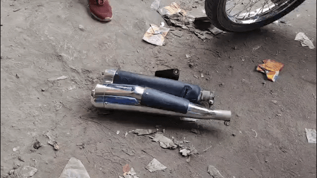 চাকদা: শব্দ দূষণ ঠেকাতে উদ্যোগী রানাঘাট জেলা পুলিশ,চাকদা সহ একাধিক জায়গায় বাইকের সাইলেন্সার চেক ট্রাফিক পুলিশের