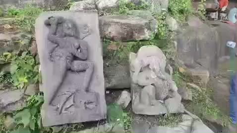 बिहारपुर: मां गढवतीय देवी धाम में मूल सुविधाओं के अभाव में भी श्रद्धालु पहुंच रहे हैं