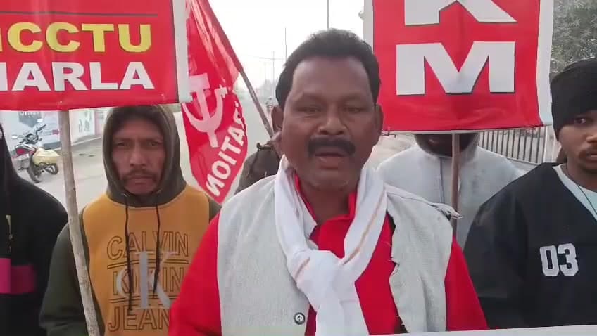 ଗୁଣୁପୁର: ଦକ୍ଷିଣ ଓଡ଼ିଶା ପାଚିକା ମହାସଂଘ ର ଉପଦେଷ୍ଟା ଭାରତ ବନ୍ଦ ସମୟରେ ଗୁଣପୁର ବାଇ ପାସ ନିକଟରେ ଶୁଣିବା ପ୍ରତିକ୍ରିୟା