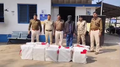 জলঙ্গি: বাংলাদেশে পাচারের আগেই প্রচুর পরিমান উদ্ধার ফেনসিডিল, গ্রেফতার এক সাগরপাড়ায়