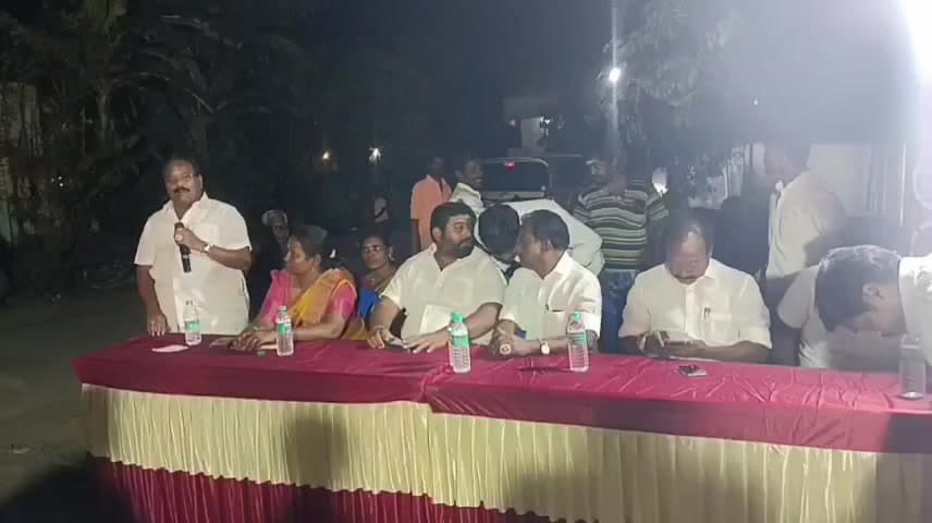 திருக்கழுக்குன்றம்: கடும்பாடி பகுதியில் அதிமுக சார்பில் தெருமுனை பிரச்சார பொதுக்கூட்டம் நடைபெற்றது