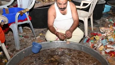 వెంకటాపురం: మేడారం భక్తుల కానుకలు తడిసి ముద్దయ్యాయి!