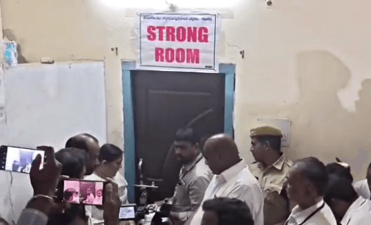 మనోహరాబాద్: రామాయంపేట: సీసీ కెమెరాల నిఘాలు 'బ్యాలెట్స్ 'భద్రం