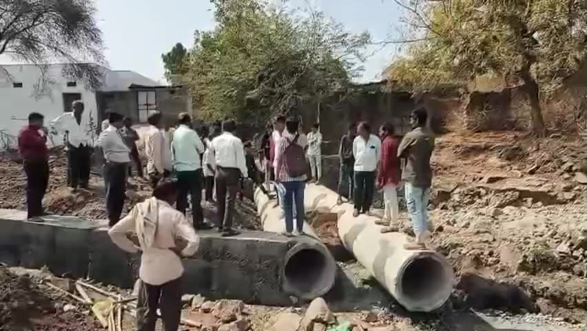 ठीकरी: ग्राम रेलवा बुजुर्ग में पंचायत द्वारा करवाए जा रहे कार्यों के गुणवत्ता विहीन होने के ग्रामीणों ने लगाए आरोप#jansamsaya