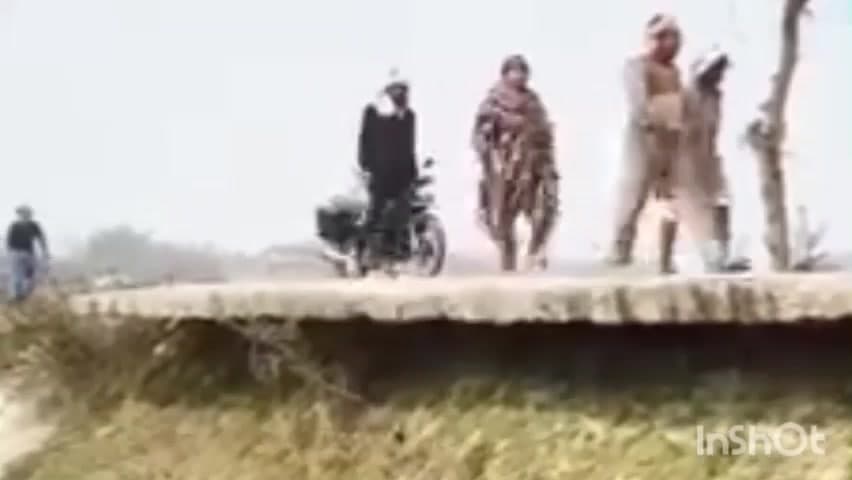 प्रतापगंज: दो दशक से ध्वस्त सड़क से नाराज़ लोग, सिस्टम की बेरुखी