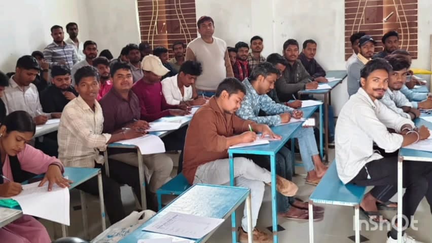 पुरैनी: कमला राणा साइंस कॉलेज में स्नातक 5वें सेमेस्टर की सीआईए परीक्षा शांतिपूर्ण ढंग से जारी
