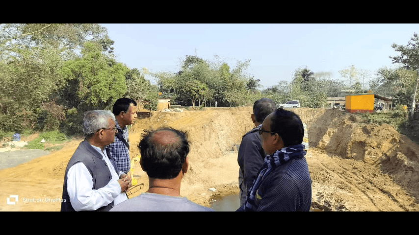 দাসপুর ১: পলাশপাই খালের উপর চলেছে বাঁশখাল- চেচুঁয়া সংযুক্তিকরনের কাজ। পরিদর্শনে ত্রিস্তর পঞ্চায়েতের প্রতিনিধিগন ।