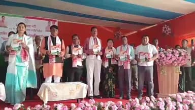 তেজপুৰ: ঠেলামৰা বাপুজী ভৱনত অগ্ৰগামী বৰছলা” শীৰ্ষক পুস্তিকাখনৰ শুভ উন্মোচন কৰা হয়