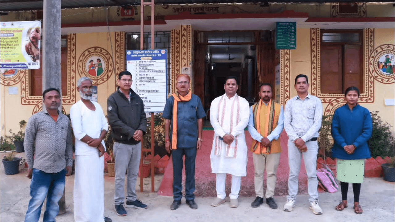 पेण्ड्रा: विधायक प्रणव मरपच्ची ने क्षेत्र के दूरस्थ गांवों का दौरा किया, कोड़गार प्राथमिक स्वास्थ्य केंद्र का औचक निरीक्षण भी किया