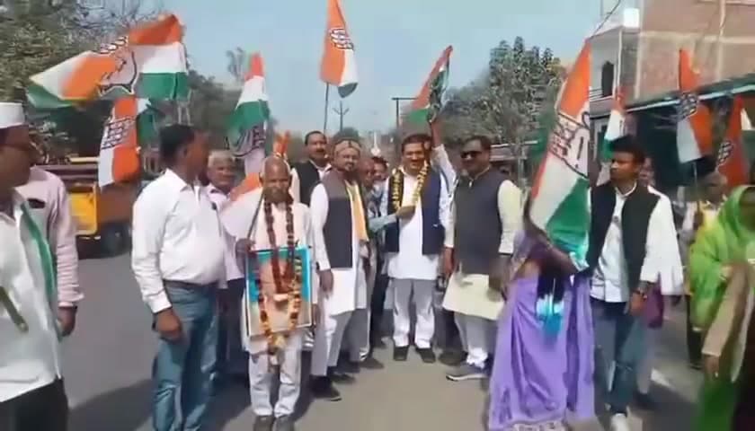 प्रदेश नेतृत्व के आव्हान पर #कॉंग्रेस ने #ऊंचाहार विधानसभा के चडरइ चौराहे से नगर कार्यालय तक #मनरेगा_बचाओ यात्रा निकाली