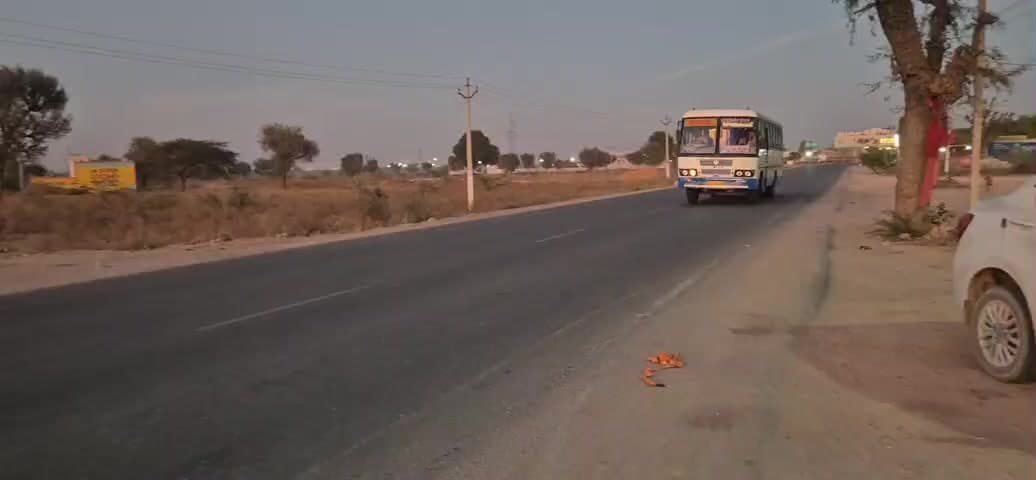 मूंडवा: मूंडवा, राजस्थान में रोडवेज के चालक और परिचालक की मनमर्जी से यात्री बसें बाईपास पर निकलती हैं