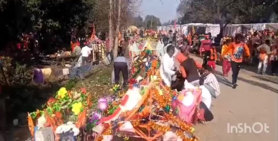 नगीना: कोतवाली देहात क्षेत्र के हिन्दुपुर बार्डर सहित कई स्थानों पर कांवड़ियों का जन सैलाब उमड़ा, पुलिस कर रही है सेवा