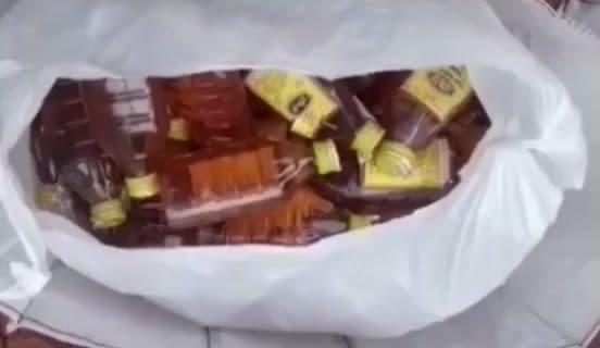 कुंडम: पडरिया में घर के सामने अवैध शराब बेचता आरोपी गिरफ्तार, 26 देशी शराब के पव्वे जब्त