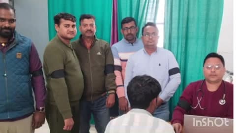 अलौली: अलौली समेत कई अस्पतालों में डॉक्टरों ने काला बिल्ला लगाकर जताया विरोध