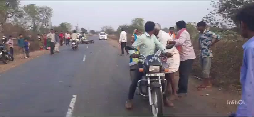 मेघनगर: सारंगी मार्ग पर लाड़की नदी के पास तीन बाइक की टक्कर, 5 लोग घायल