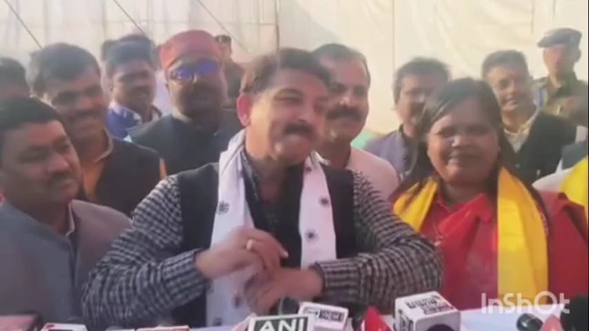 बतौली: दिल्ली के सांसद मनोज तिवारी आज अंबिकापुर के मैनपाट में पहुंचे, पत्रकारों के कहने पर गुनगुनाया गाना, जो हो रहा वायरल